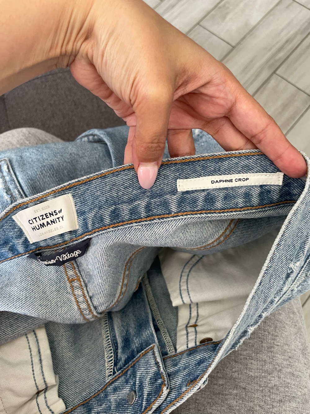 Citizens of Humanity Daphne Crop Jeans 27 High Rise Distressed Light Wash - Picture 7 of 8